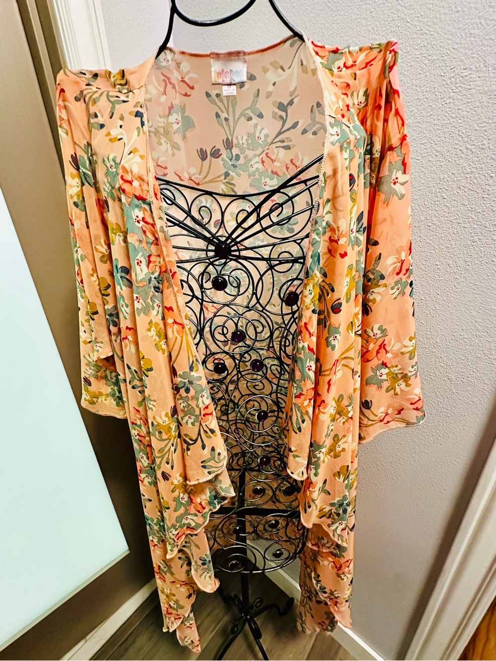 LuLaRoe Shirley Kimono Duster M Peach Floral Open Front NWT